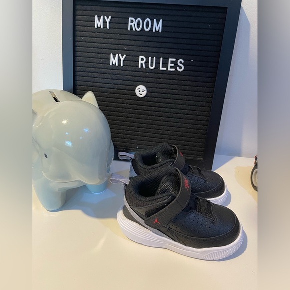 Jordan Max Aura 5 Toddler Boy Sneakers - Picture 2 of 4